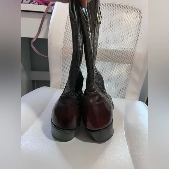 Laredo Brown Heeled Boots - Picture 7 of 8